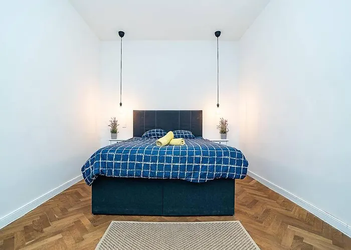 Elegant, Modern, 2-Bed Flat By Museum Of Prague