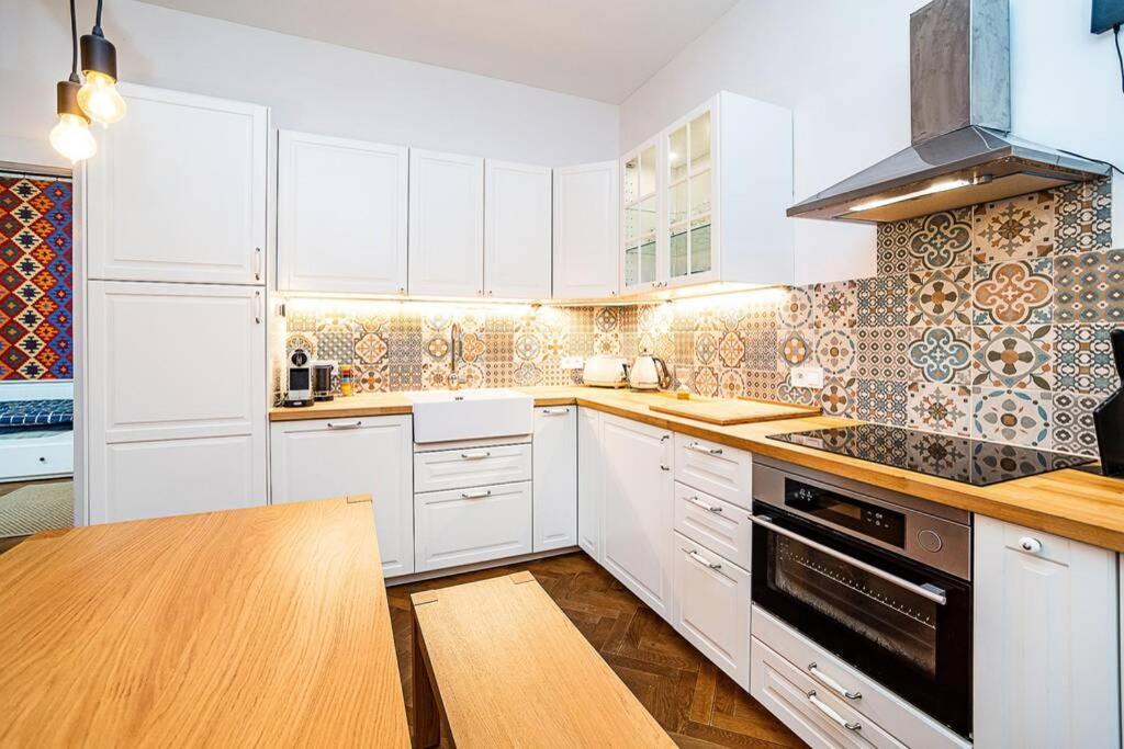 Elegant, Modern, 2-bed Flat By Museum Of Apartment Prague