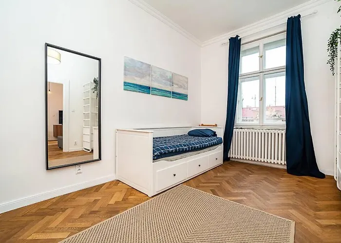 Elegant, Modern, 2-Bed Flat By Museum Of Prague