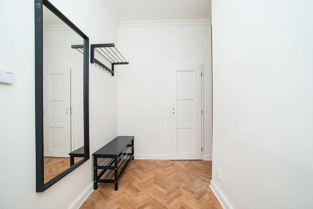 Apartamento Elegant, Modern, 2-bed Flat By Museum Of *