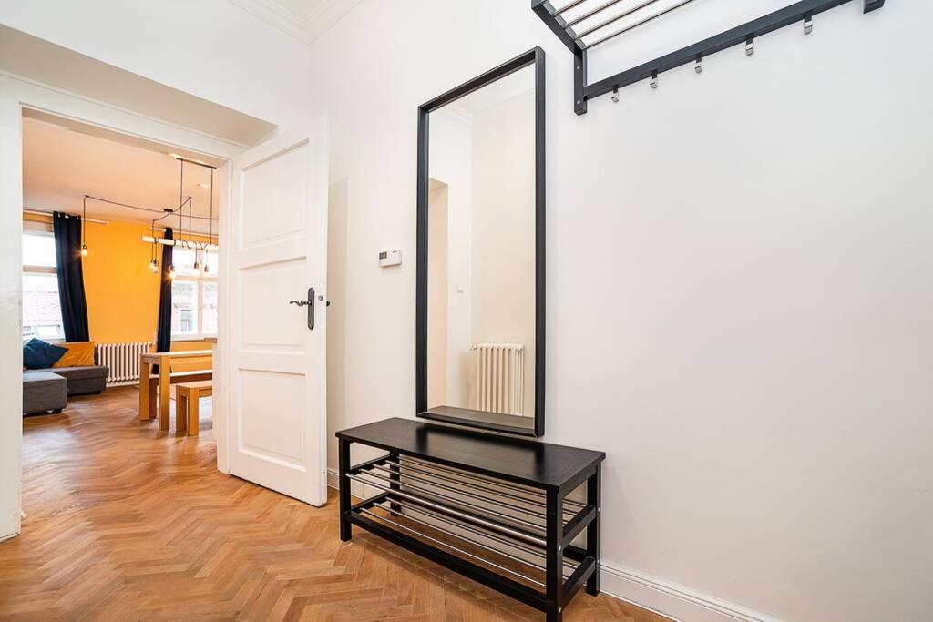 Elegant, Modern, 2-bed Flat By Museum Of Apartamento Praga