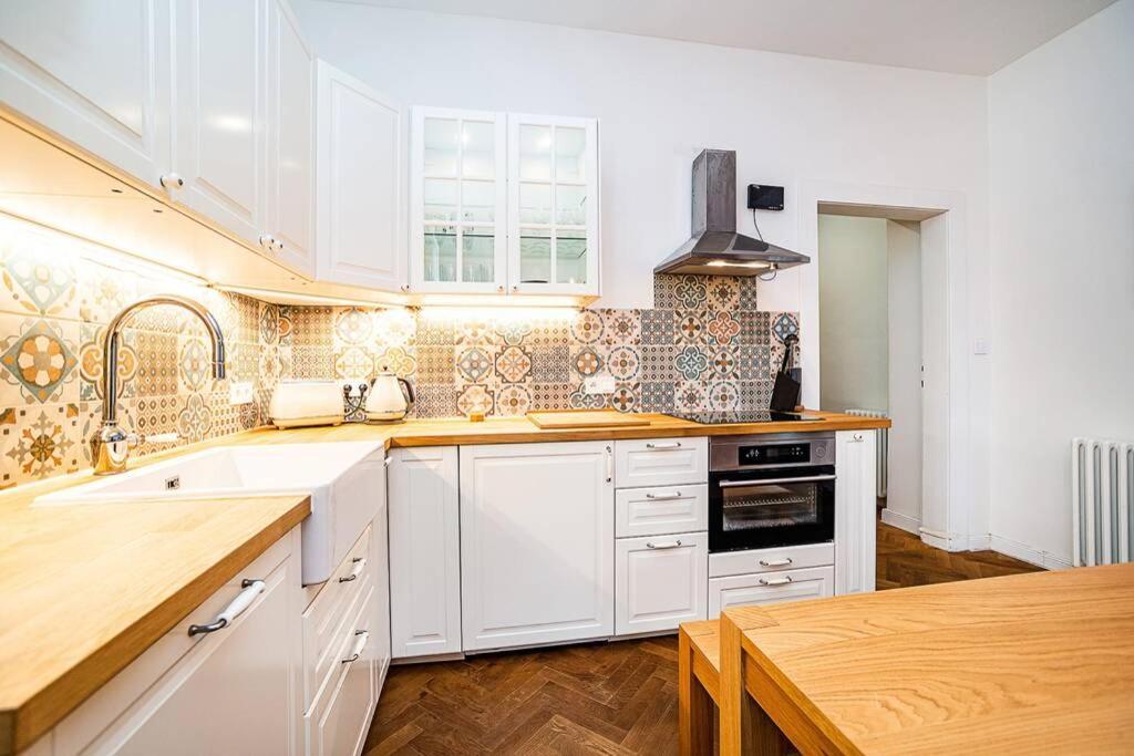 Appartamento Elegant, Modern, 2-bed Flat By Museum Of Praga